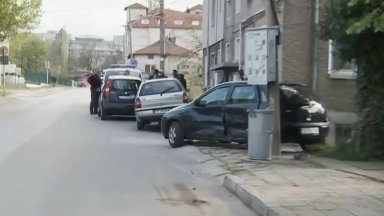 21-годишен помете 4 автомобила в Благоевград
