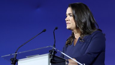 Това означава че съгласно този закон за еднополовите двойки които