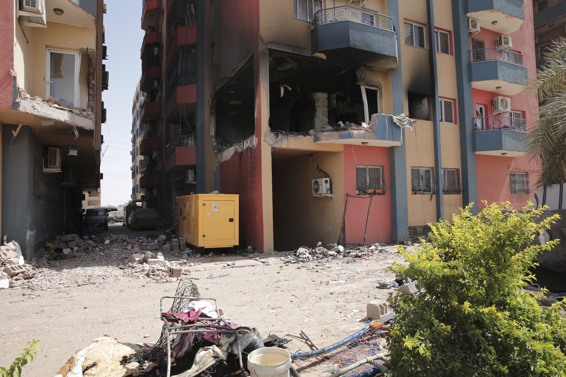 Жилищна сграда в Хартум, поразена от ракетен удар