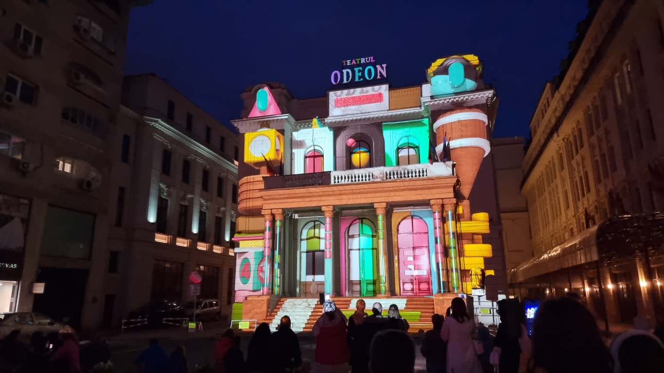 Галерия под небето - спектакъл от светлини преобразява Букурещ