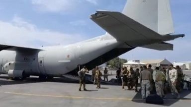 Някои операции се осъществяват по въздух други през пристанище Судан