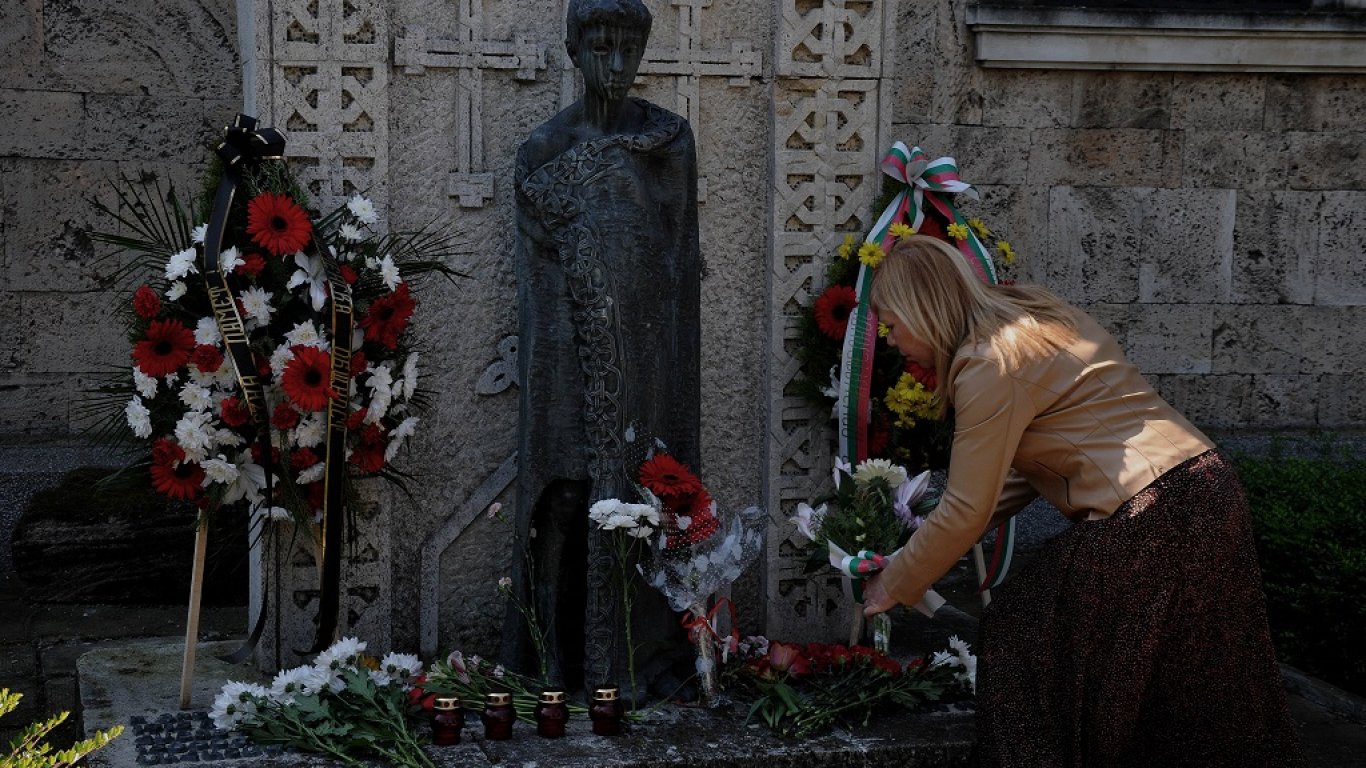 Бургас почете жертвите на арменския геноцид (снимки)