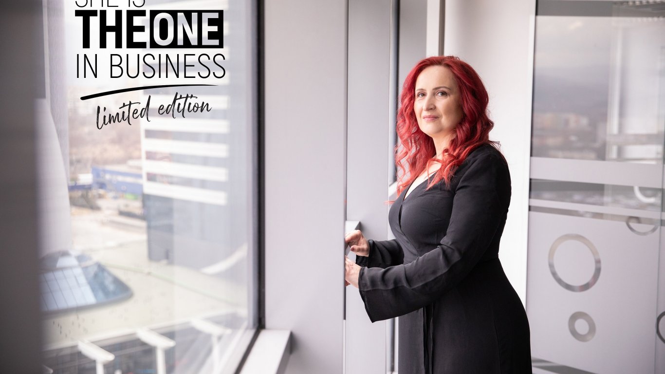 Anita Bedin na edição limitada de "She`s The ONE n Business"