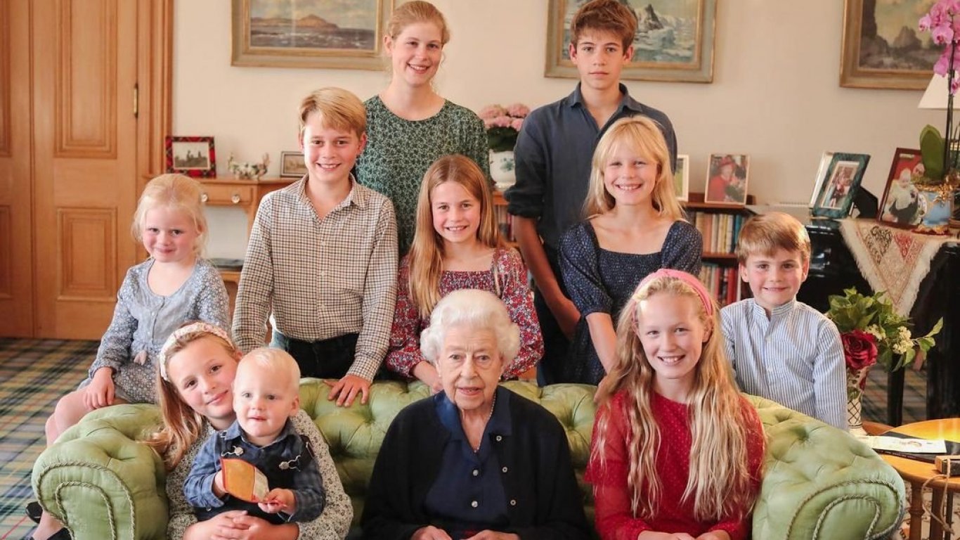 Дворецът Кенсингтън показа как щеше да изглежда 97-ия рожден ден на кралица Елизабет Втора
