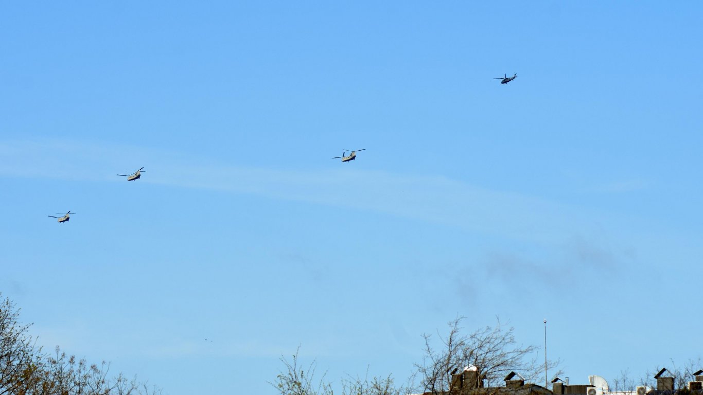 Американски вертолети прелетяха над Варна