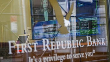 Рекорден срив от 59% на акциите на щатската банка First Republic след изтеглени $104,5 милиарда
