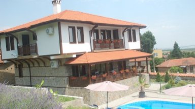 Убеден в правотата си преди три години популярният певец заведе