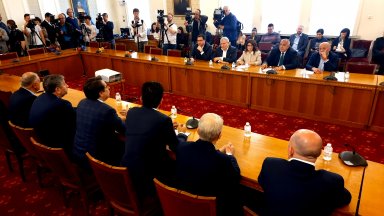 Хронологично през какви етапи преминаха преговорите продължили по малко от час Борисов поиска