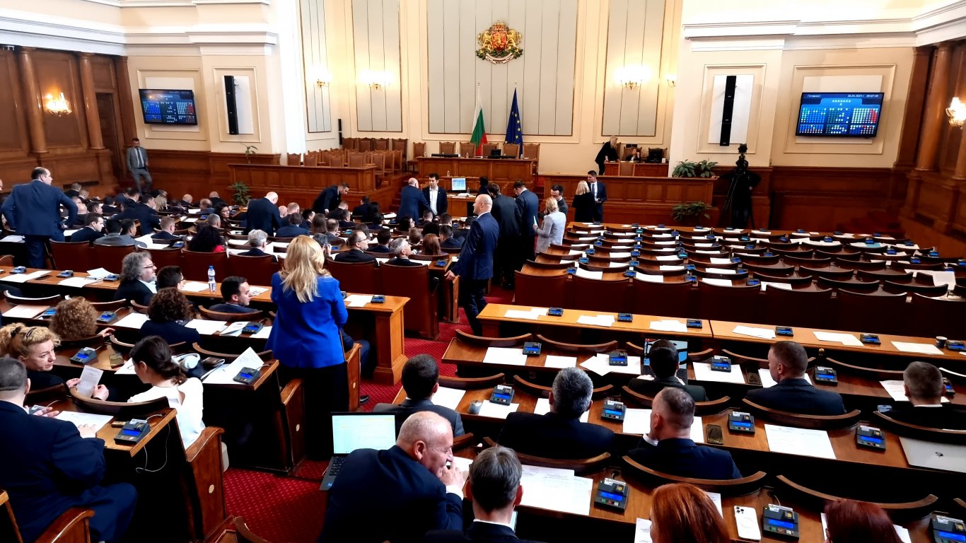 Депутатите не успяха да приключат с разглеждането на правилника на Народното събрание