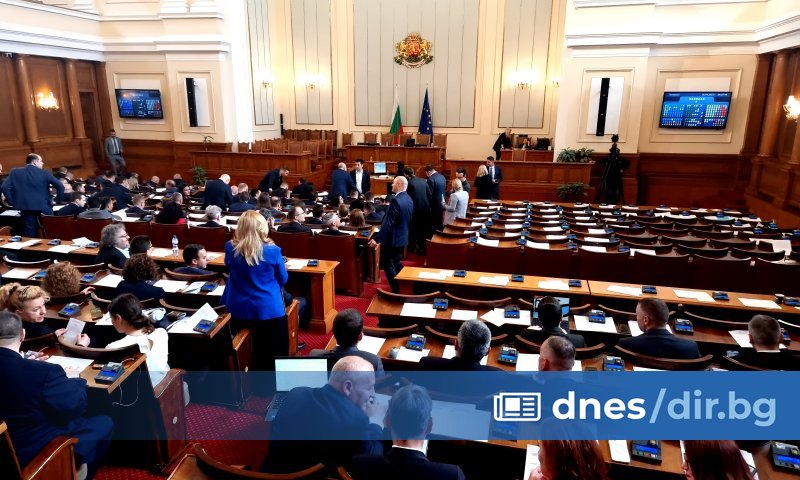 Народните представители все запазиха броя на постоянните комисии в парламента
