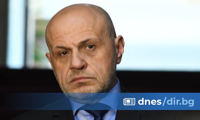 Ние сме в хипотезата вторият да търси подкрепа от първия.