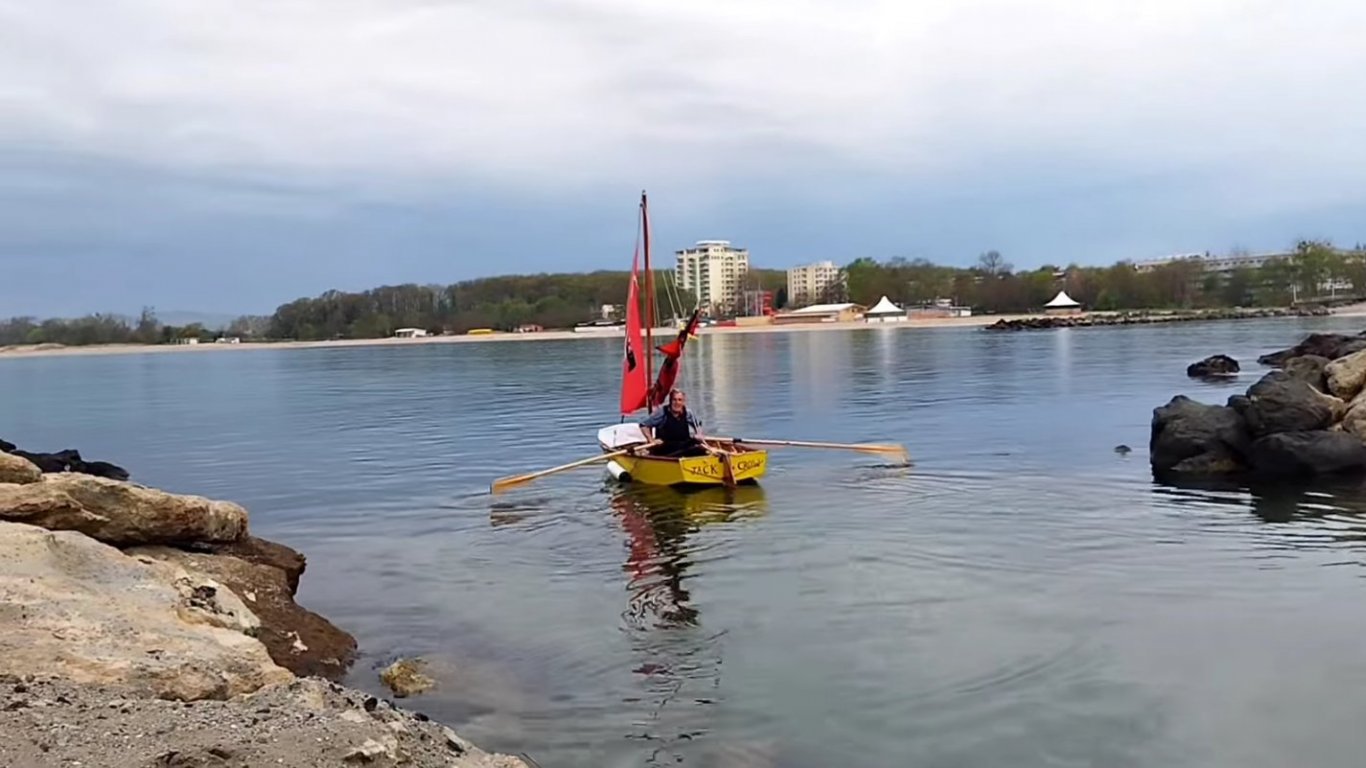 Австралийски пътешественик корабокрушира край Приморско (видео)
