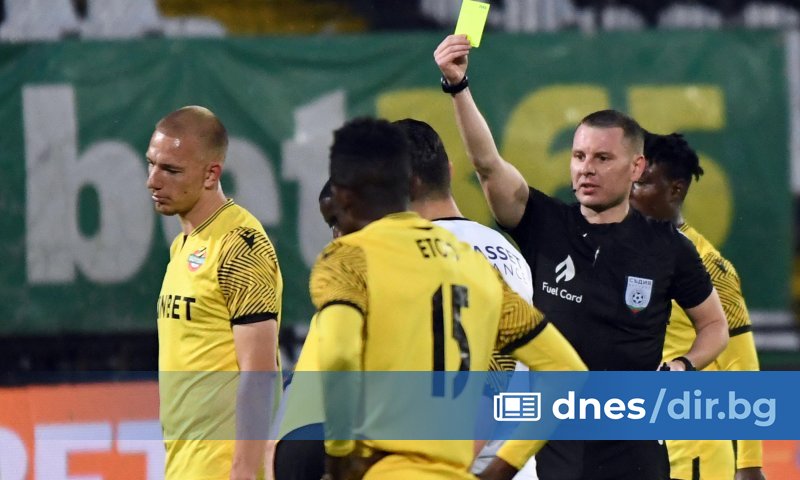 От полицията апелираха за по-навременно идване за мача. Всички осем