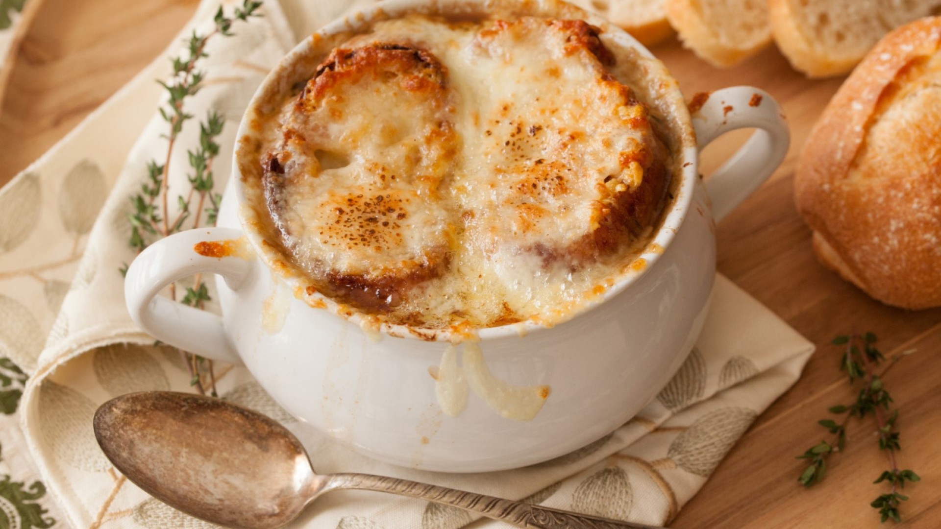 Френска лучена супа: Какви грешки може да допуснете при приготвянето ѝ