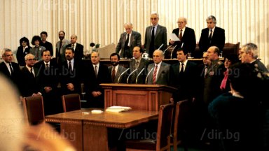 Димитър Попов в компанията на тримата си вицепремиери Снимка Иван