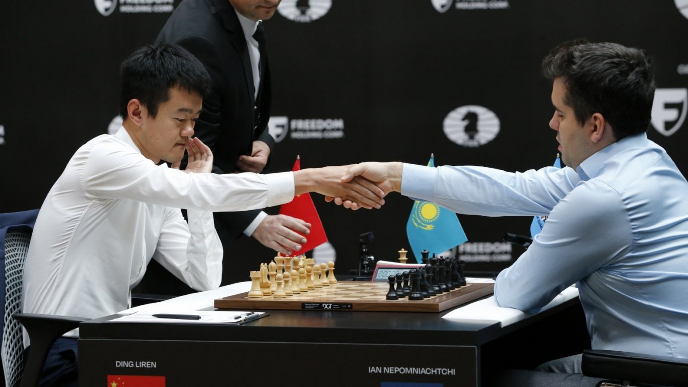 Битката за световната титла в шахмата влиза в тайбрек след реми в най-дългата партия