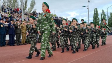 Военен парад на детските градини бе проведен в руския град Ейск (видео/снимки)