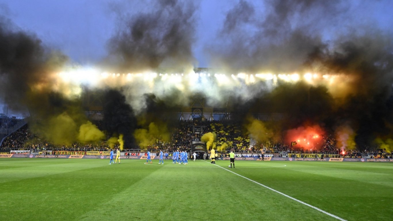УЕФА прати европейски финали в Атина и Вроцлав, а "Колежа" се размечта за Суперкупата