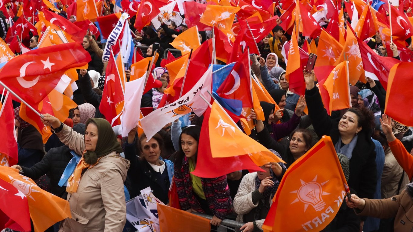 2 седмици преди вота: Ердоган с предизборен митинг пред стотици хиляди в Анкара (снимки)