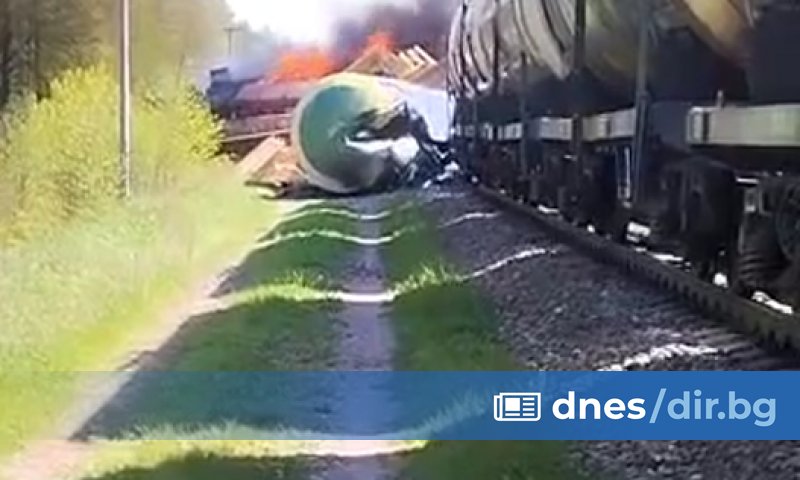 Няма данни за загинали хора, информира БТА.
Снимки, публикувани в социалните