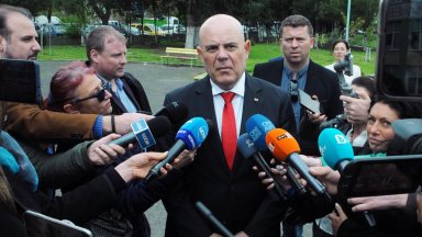 Радостин Василев да се нареди на опашка Много е