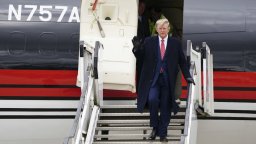 Тръмп кацна със самолета си в Шотландия: Прекрасно е да си у дома