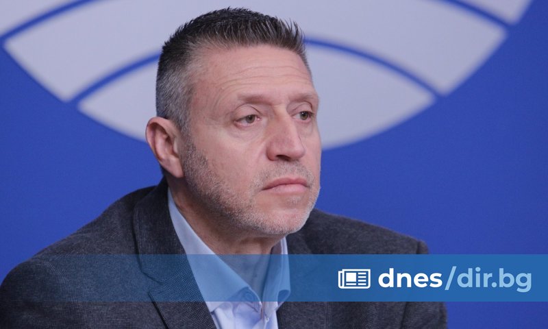 Професионалисти са организаторите и изпълнителите на атентата, смята генералът.
И се