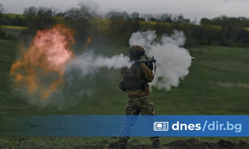 В съобщението за обстрела Богомаз посочва, че няма пострадали, но