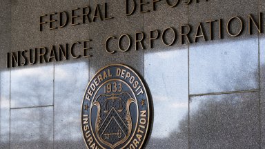 Финансов регулатор в САЩ препоръча защита на влогове и над $250 000