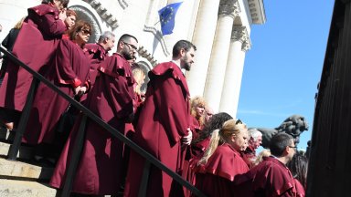 Адмирации към всички колеги магистрати от цялата страна които в