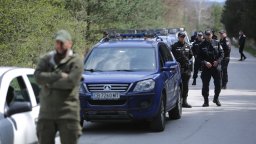 ДБ искат от Демерджиев списък на пътувалите в колата на главния прокурор