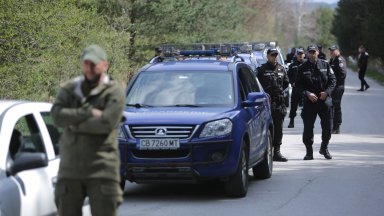 По неофициална информация децата и съпругата на главния прокурор не