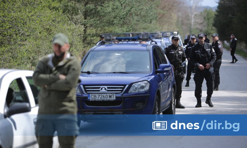 По неофициална информация децата и съпругата на главния прокурор не