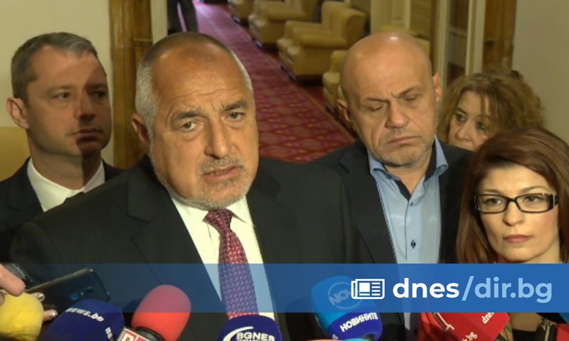 Да правиш правителство сам е нещо нечувано. Още по-нечувано е