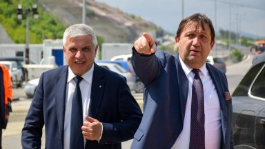 Строителят уверява че през август ще може да се пусне