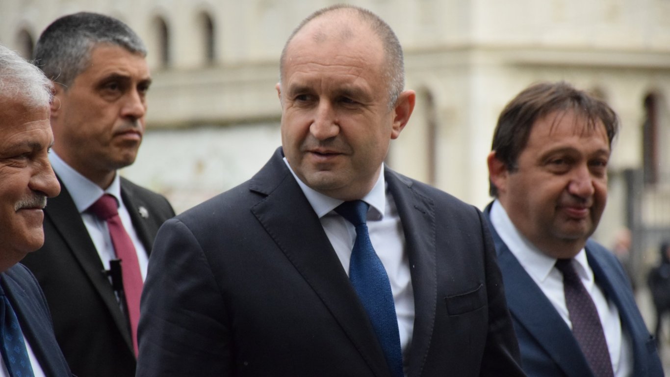 Радев: РСМ претендира, че следва завета на Гоце Делчев - да впише българите в конституцията