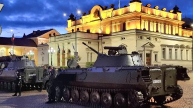 Бойните машини на Българската армия репетираха за парада на 6