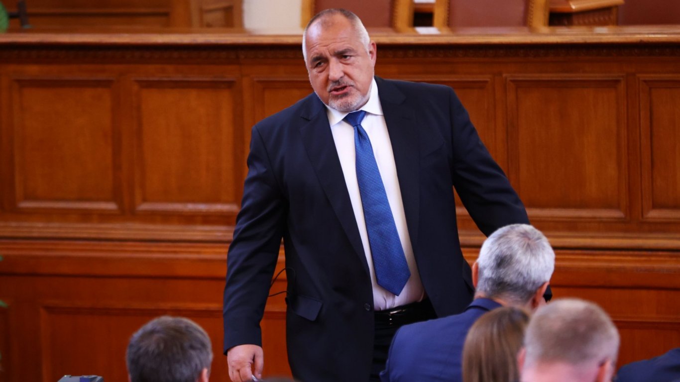 И от трибуната Борисов призова партиите за редовен кабинет: Да се вземем в ръце