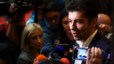 Ако махнем целия театър който се случва в момента реално