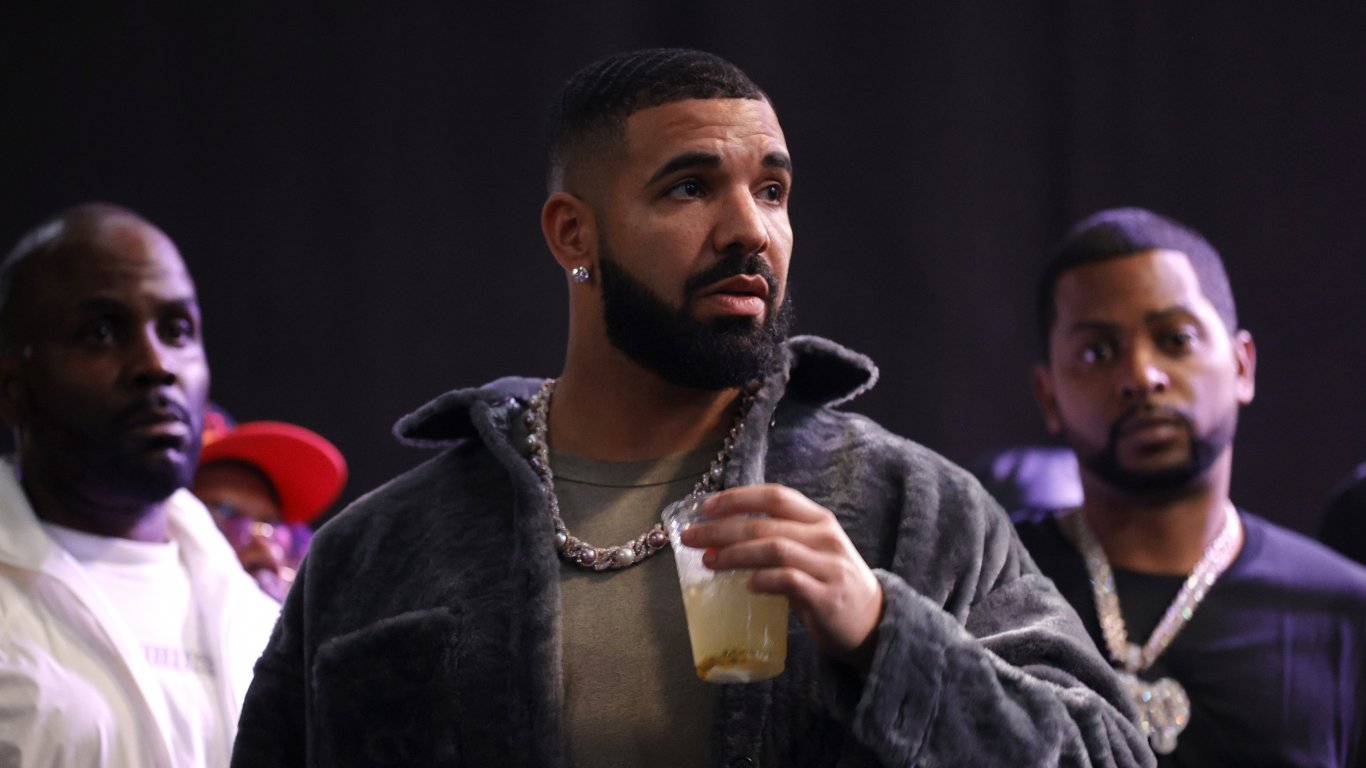 Drake се оттегля от музикалната сцена, поне засега 
