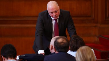 Времемно заседанията на комисиите ще се ръководят от член на