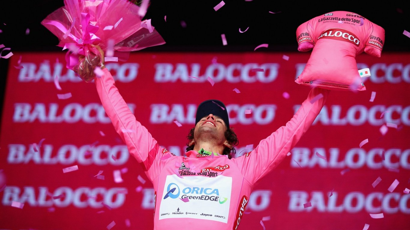 Легендата за розовата фланелка: От днес Италия живее с магията "Джиро"