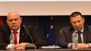 На 2 май Борислав Сарафов съобщи че в огледа на