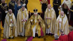 God save the King: Чарлз III получи короната (видео/снимки)