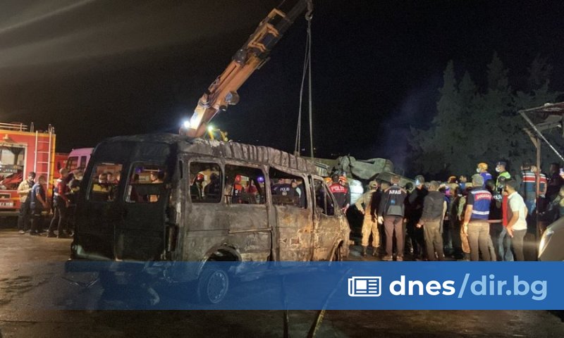 Състоянието на трима от ранените е много тежко.
Хатай е един