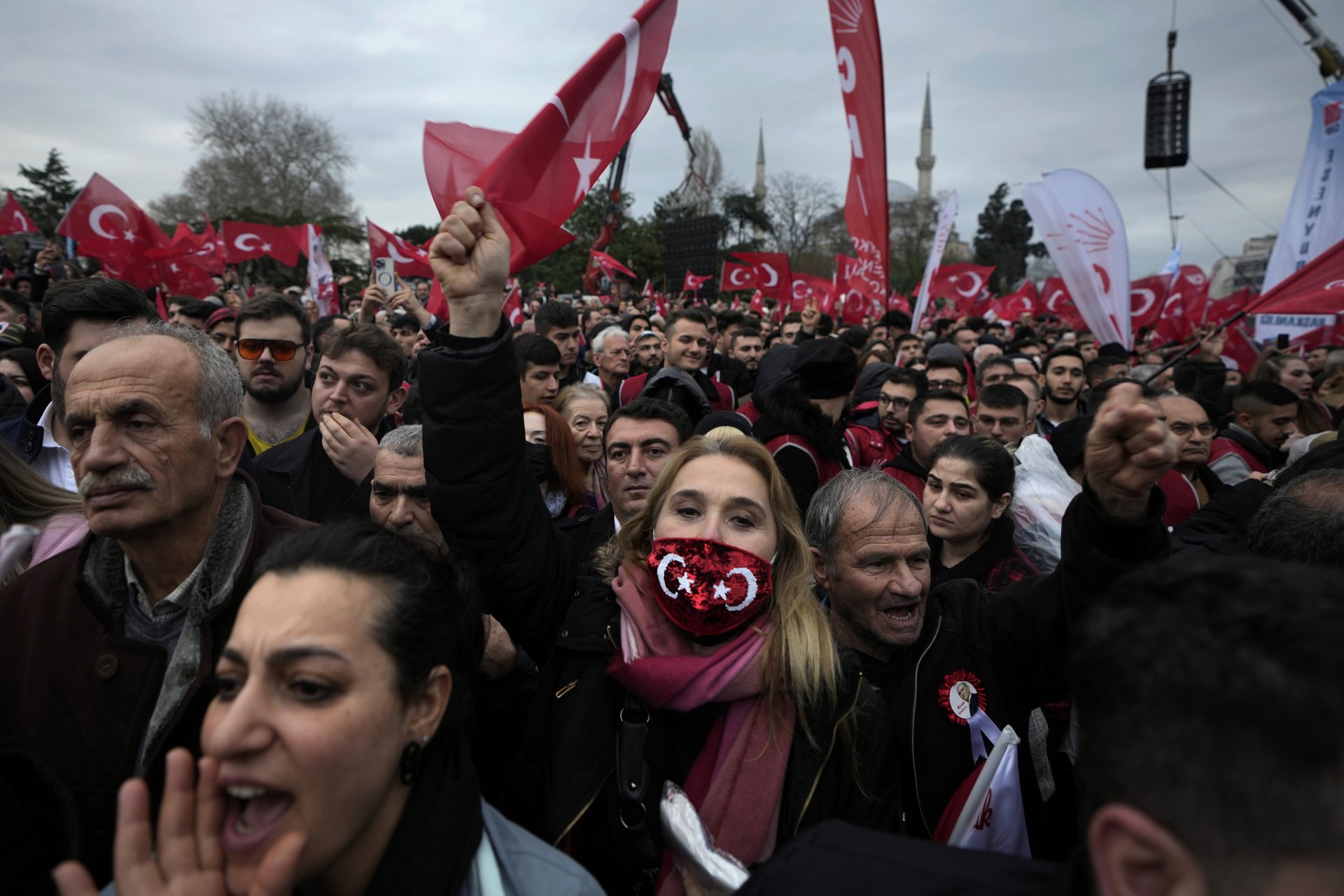 Привърженици на Екрем Имамоглу на митинг в Истанбул, 15 декември 2022 г.