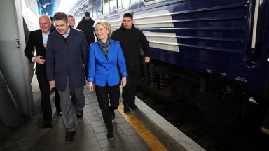 Визитата на Урсула фон дер Лайен се осъществява в символичен