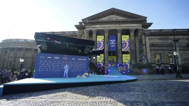 Ливърпул посрещна участниците в песенния конкурс "Евровизия" с тюркоазен килим