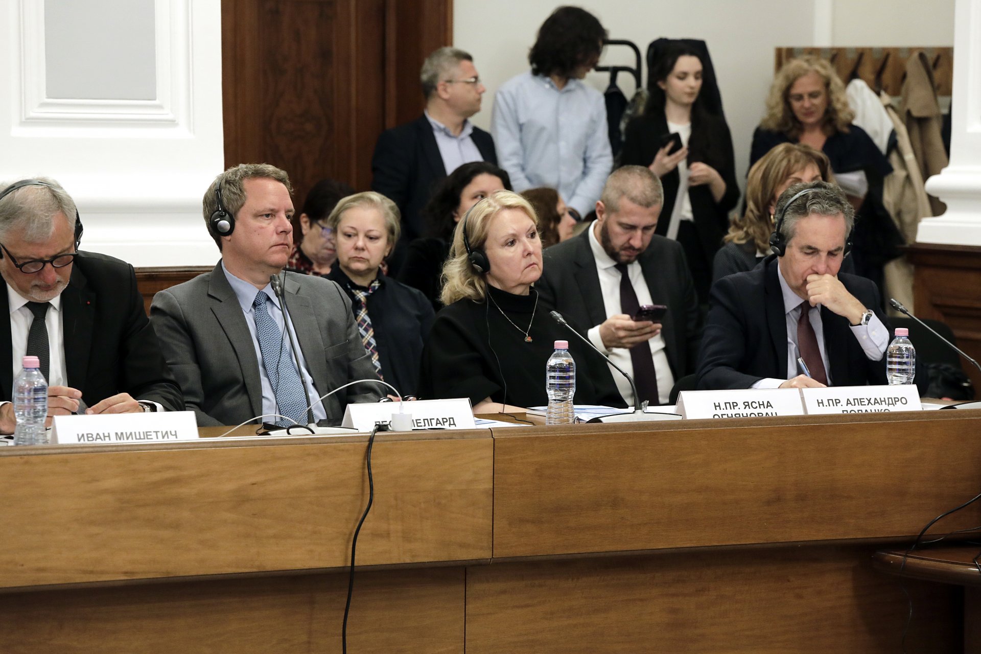 Посланикът на Хърватия в България Ясна Огняновац (в средата), посланикът на Испания Алехандро Поланко (дясно) по време на дискусията