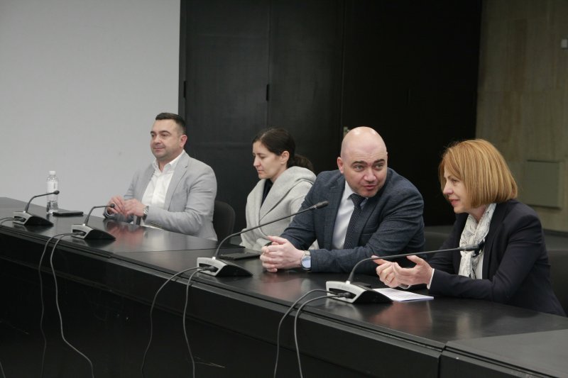 Министърът на туризма Илин Димитров разговаря с кмета на София Йорданка Фандъкова